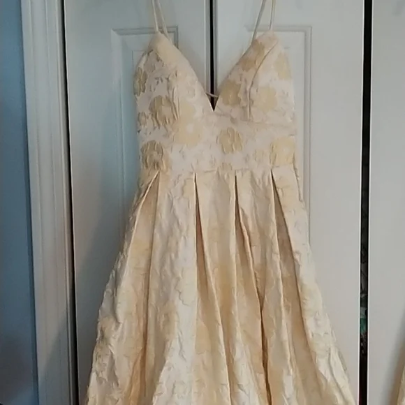 NEW Trixxi Floral Jacquard Gown Yellow/Silver Long Formal Sz 0 Juniors - Picture 5 of 9